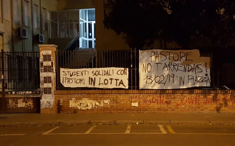 Anche le scuole con i pastori: oggi previsti scioperi e altre iniziative degli studenti di tutta la Sardegna