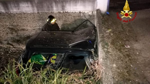 Rossano Veneto, auto si schianta sotto un ponticello: muore un 45enne di Barumini
