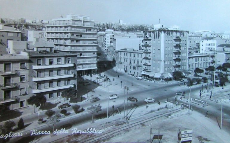 La Cagliari che non c’è più: una foto di piazza Repubblica nel 1965