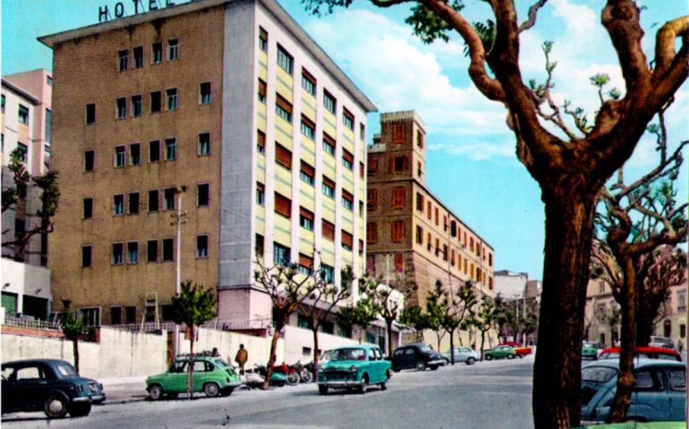 La Cagliari che non c’è più: viale Regina Margherita nel 1967, l’Hotel Jolly e i giovani alberi