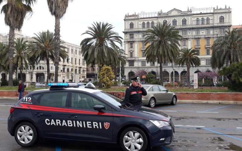 Cagliari carabinieri via roma spaccio droga arresto