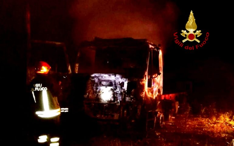 Incendiuo Camion autoarticolato Ussana