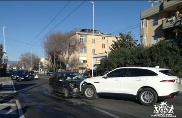 Incidente frontale viale marconi via vienna polizia municipale