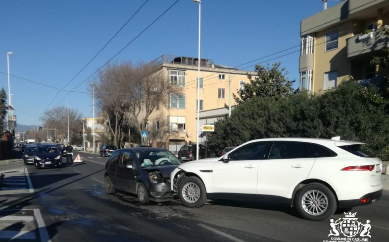 Incidente frontale viale marconi via vienna polizia municipale