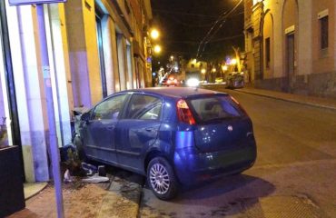 Incidente pensionato via maddalena vetrina negozio cagliari 2