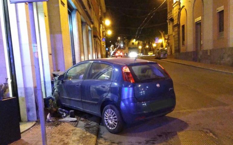 Incidente pensionato via maddalena vetrina negozio cagliari 2