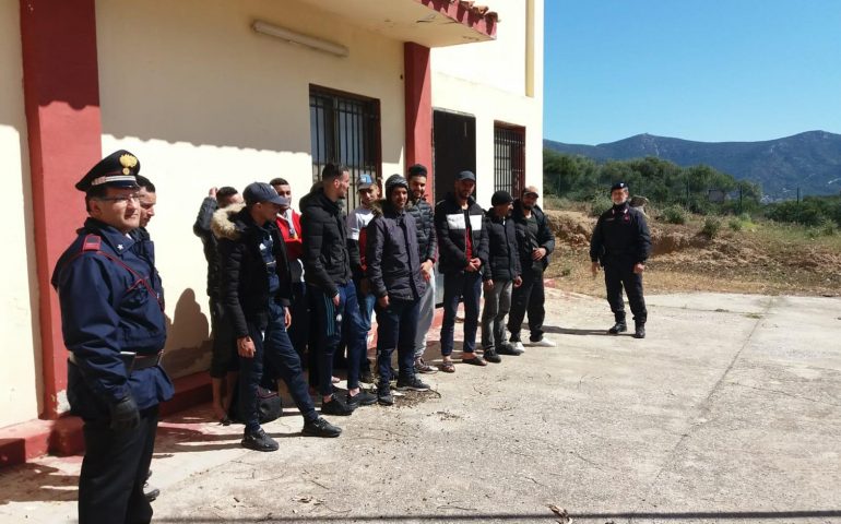 Migranti algerini Porto Pirastu carabinieri