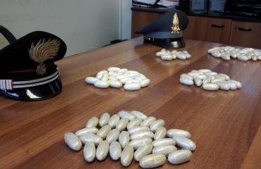Ovuli cocaina aeroporto di cagliari