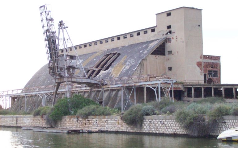 Padiglione Nervi a Cagliari nell'area interessata dal bando per la concessione della banchina est di San Bartolomeo