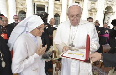 Papa Francesco con suor Maria Concetta Esu