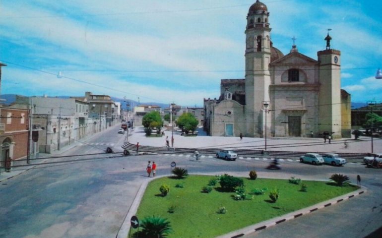 La Sardegna che non c’è più: piazza Sant’Elena a Quartu in una foto del 1969