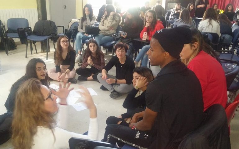 L’integrazione sociale raccontata a scuola: il progetto “Totus Imparis” a San Gavino Monreale