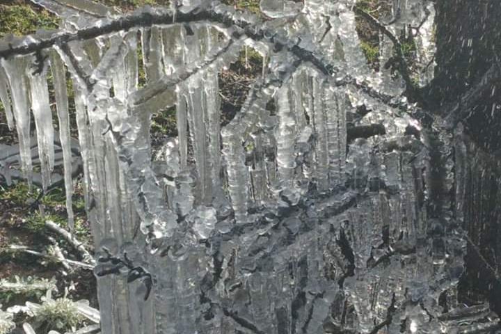 Fine inverno da brividi in Ogliastra: – 3 gradi e stalattiti di ghiaccio