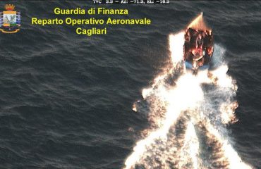 Migranti, due barchini bloccati dalla Guardia di Finanza