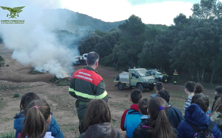 Educazione ambientale, a Dolianova un gruppo di bambini proclamati piccoli aiutanti del Corpo Forestale