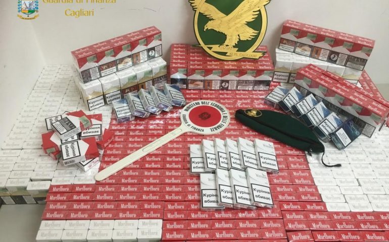 Vendeva sigarette di contrabbando davanti a Bonaria, arrestato un ucraino