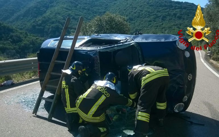 Incidente Burcei: 87enne si ribalta in auto, salvato dai Vigili del Fuoco