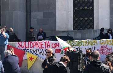 manifestazione per Luisi Caria davanti al Tribunale di Cagliari (1)