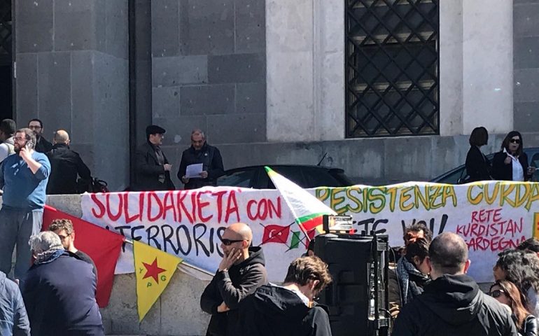 manifestazione per Luisi Caria davanti al Tribunale di Cagliari (1)