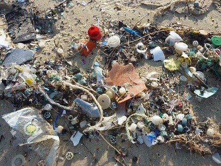 Vietato l’utilizzo di oggetti di plastica monouso nelle spiagge di Cagliari