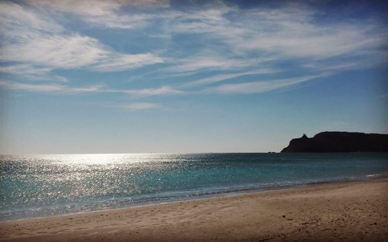 La foto. Cala il maestrale, una mattina con il bel tempo al Poetto