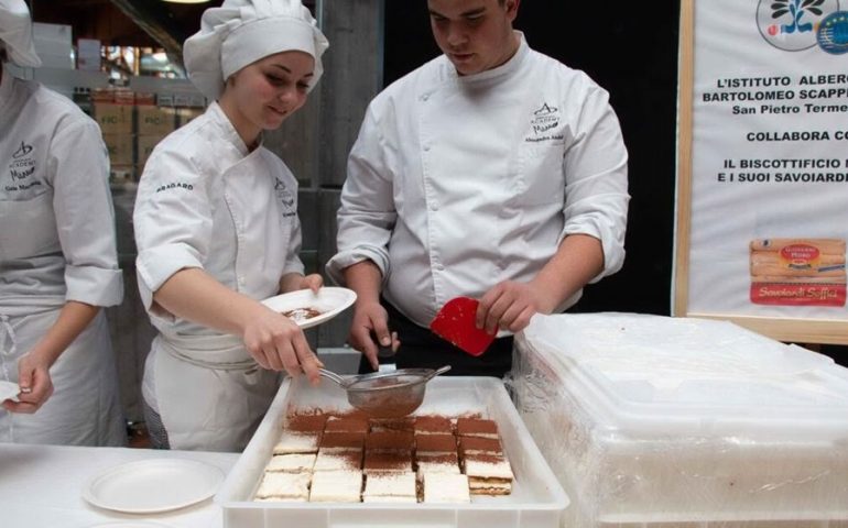 Al Fico Eataly World di Bologna spopola il tiramisù fatto con i biscotti di Fonni