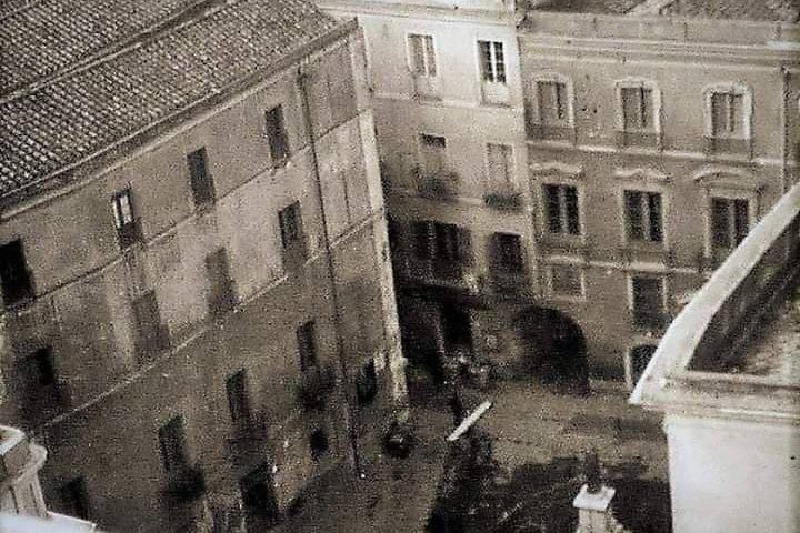 La Cagliari che non c’è più: guardate come era il portico Vivaldi Pasqua in Castello prima della guerra