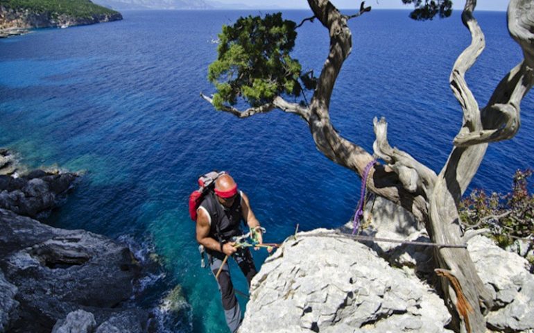 Baunei, è lotta alla maleducazione: nuove norme per bivacchi, escursioni, arrampicate e mezzi a motore