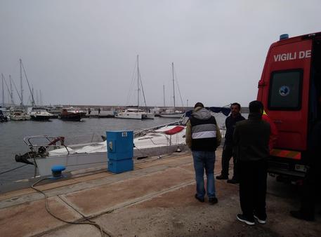 Maltempo, una vittima: barca a vela si rovescia e uomo muore annegato a Porto Corallo