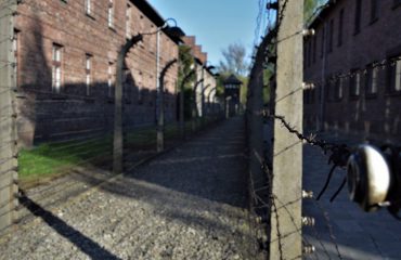 Il muro di divisione tra Auschwitz e gli uffici delle SS