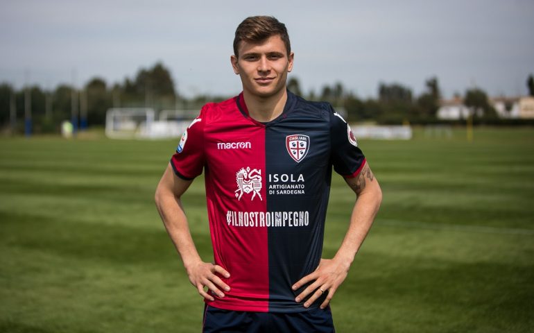 Barella con la maglia speciale