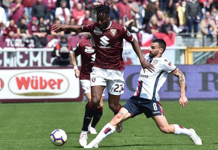 Il Cagliari conquista un gran punto in trasferta: 1-1 col Torino, espulsi Barella e Pellegrini