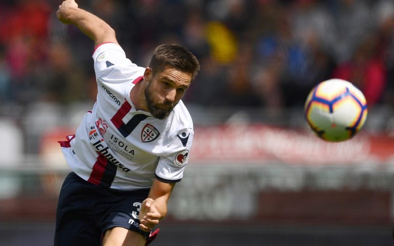 Pavoletti realizza il gol di testa contro il Torino - Foto Lega Serie A