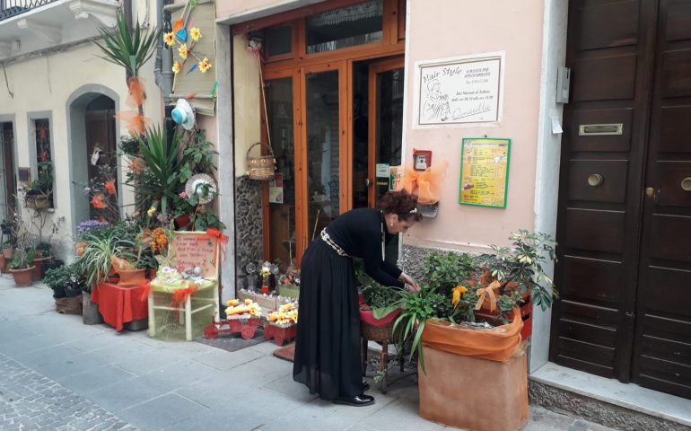 Fervono i preparativi per Balconi Fioriti: a Villanova è gara all’idea più originale