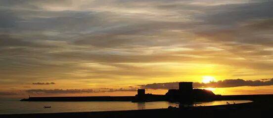 La foto. Tramonto su Bosa Marina: la Sardegna regala ogni giorno un’emozione