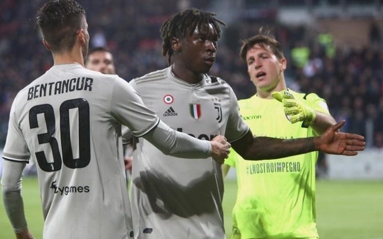 Tensioni nel finale di Cagliari-Juventus, Allegri categorico: “I razzisti non entrino mai più allo stadio”