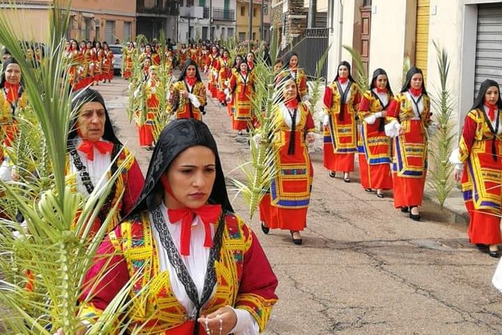 La foto. Desulo in festa per la Domenica delle Palme nella magnifica foto di Giuseppe Frau