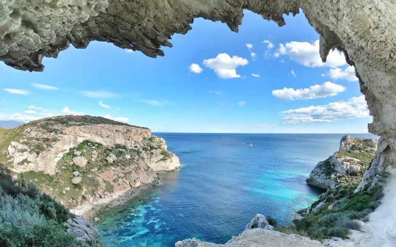 La foto. Cagliari, splendida Cala Fighera nella foto di Fabrizio Bibi Pinna