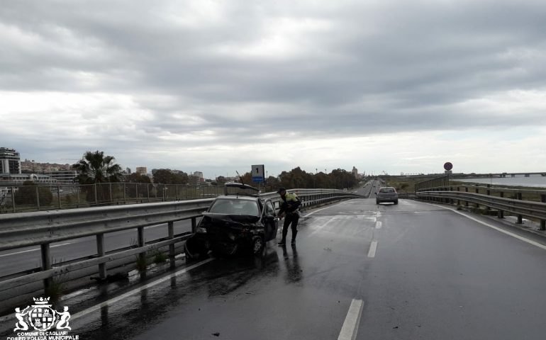 Incidente sul ponte della Scaffa: donna incinta si schianta sul guard rail