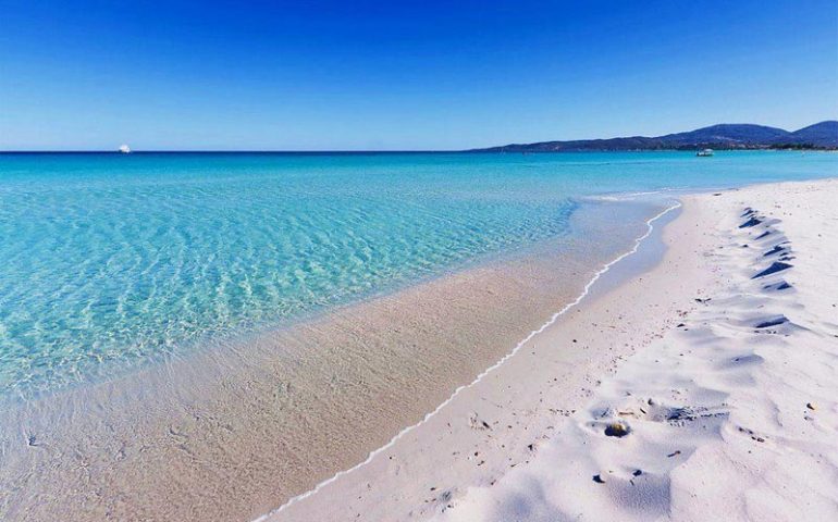 Anche Olbia dice stop al fumo e alla plastica in spiaggia. Divieti dall’1 giugno