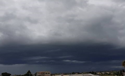 La Foto Cielo Nero Sopra Cagliari Nuvole Grigie Che Sembra Quasi Di Poter Toccare Con Un Dito Cagliari Vistanet