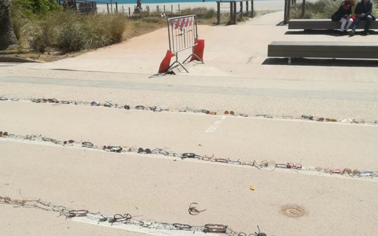 Cagliari nel Guinness dei Primati: al Poetto la fila di occhiali usati più lunga del Mondo