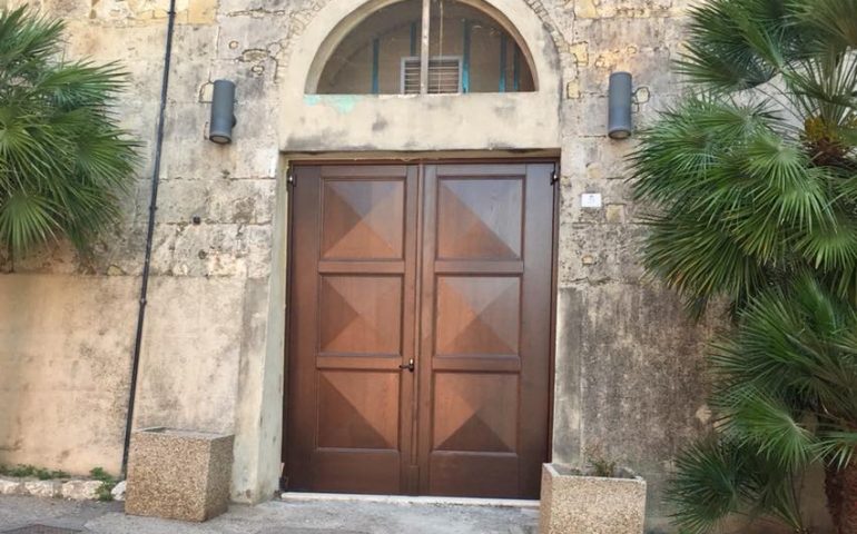 Cagliari, tanto rumore per nulla: il portone della Galleria dello Sperone non è antico