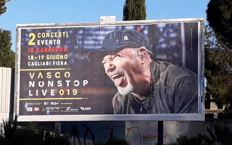 Vasco Rossi sui muri di Cagliari: cresce l’attesa per il doppio concerto
