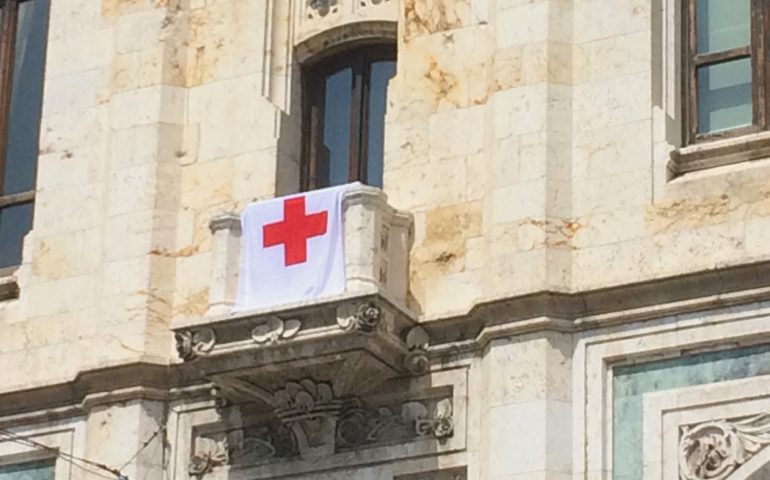 Bandiera Croce Rossa municipio di Cagliari