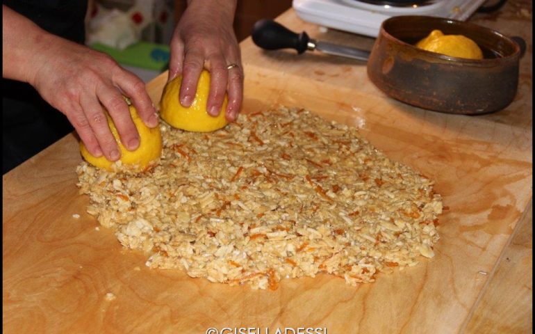 L’Àligu, origini e storia del dolce pasquale a base di miele, mandorle, buccia d’arancia e pasta