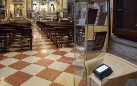 Il pos installato nella Chiesa di Chioggia per le offerte - Foto Il Gazzettino