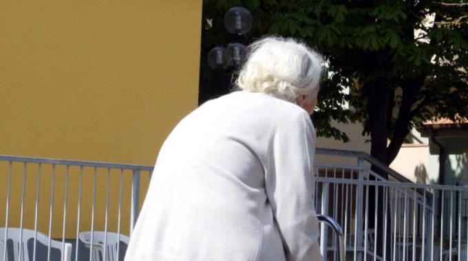 Francia, donna di 102 anni uccide brutalmente la vicina di camera