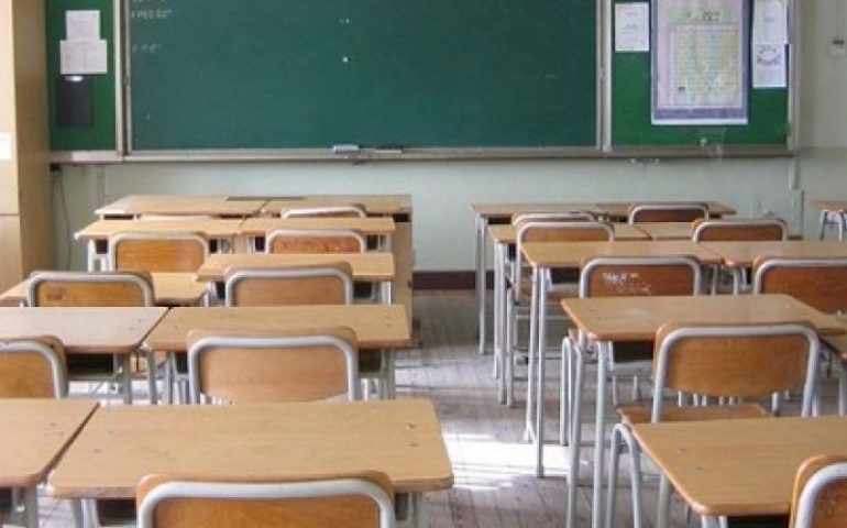Catanzaro: tutti i compagni in gita e lui, disabile, viene lasciato solo in classe