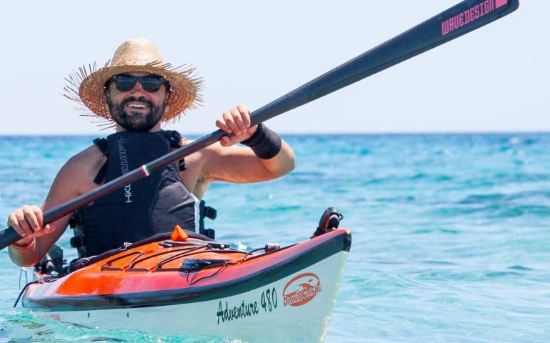 110 km in kayak lungo la costa orientale della Sardegna per aiutare i bimbi dell’Uganda: il nuovo progetto di Strange for Life